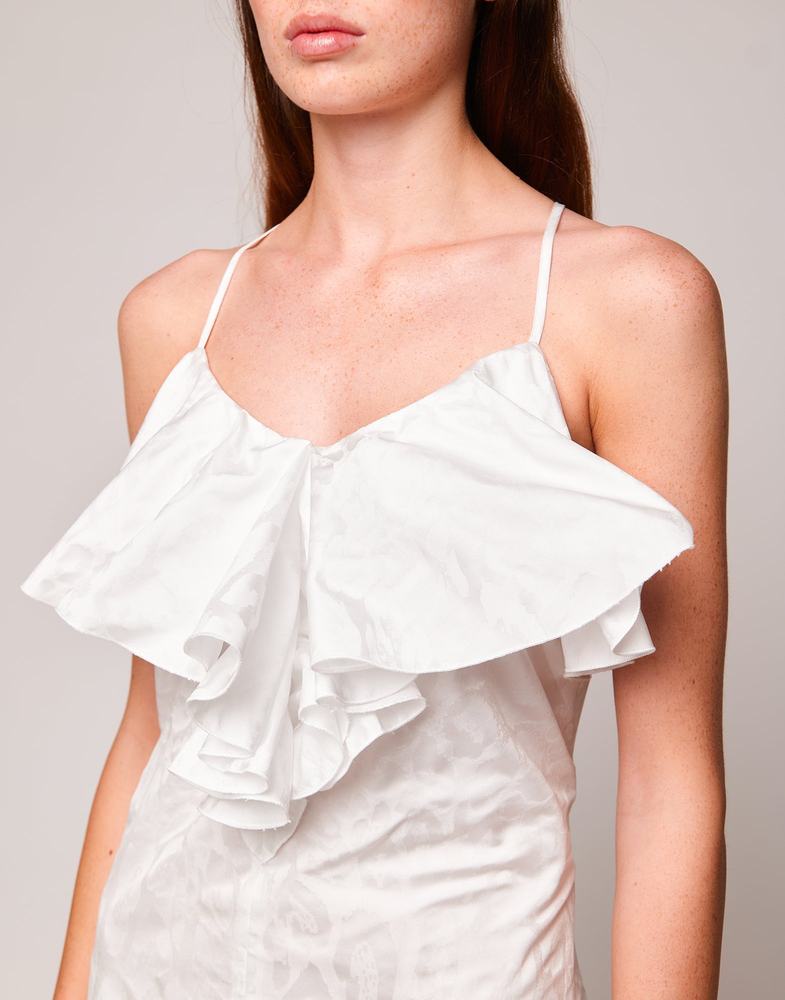 Abito Lungo Decollete con Rouche in Taffetas Jacquard Maculato Off White
