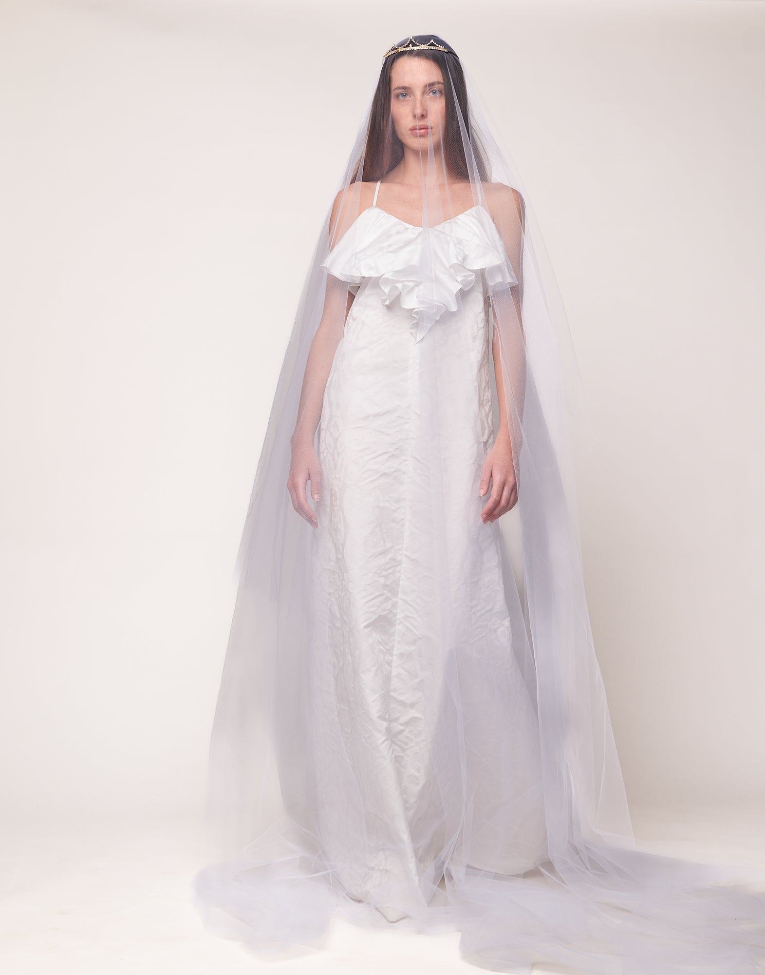 Abito Lungo Decollete con Rouche in Taffetas Jacquard Maculato Off White