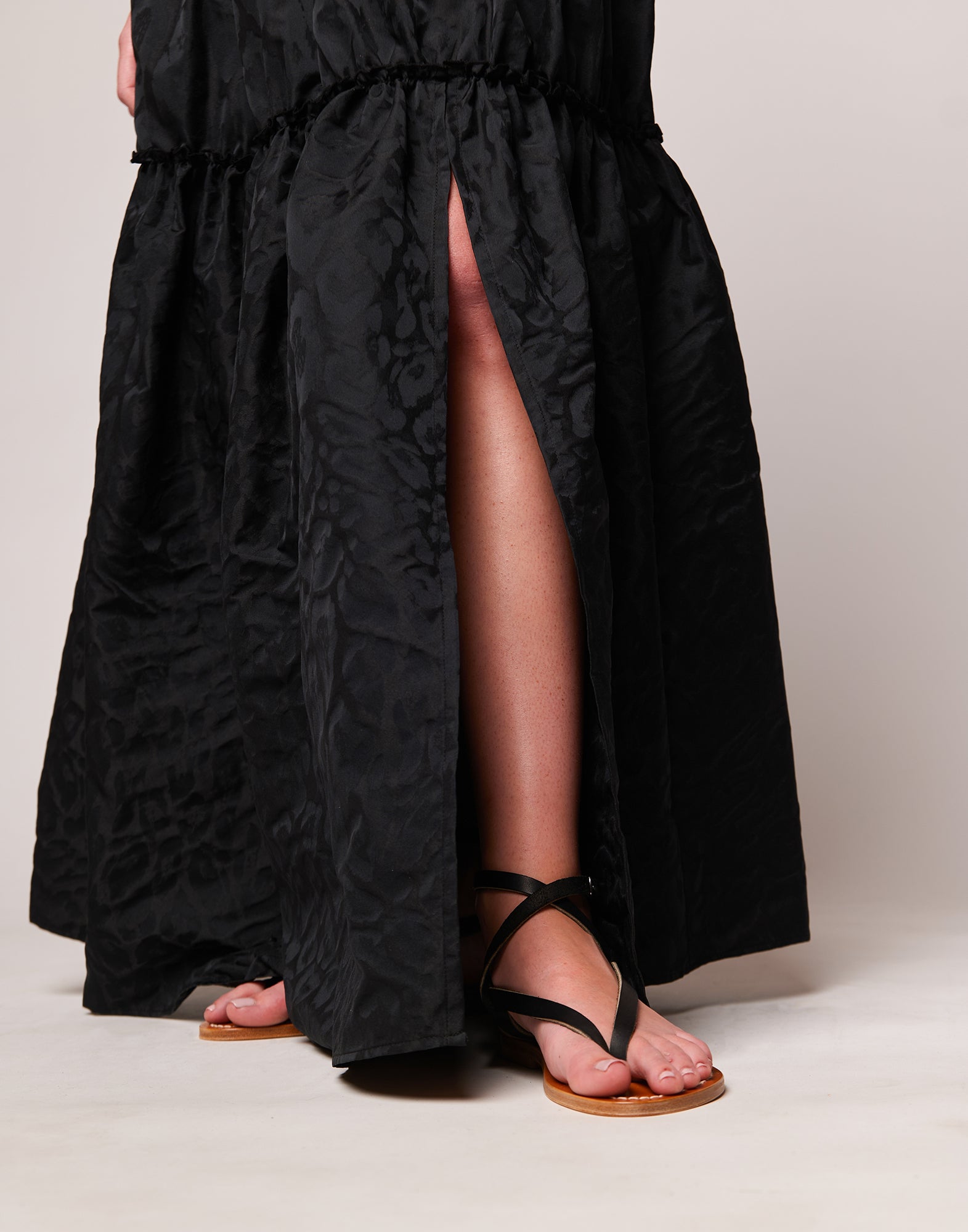 Gonna a Balze in Taffettas Jacquard Maculato Nero