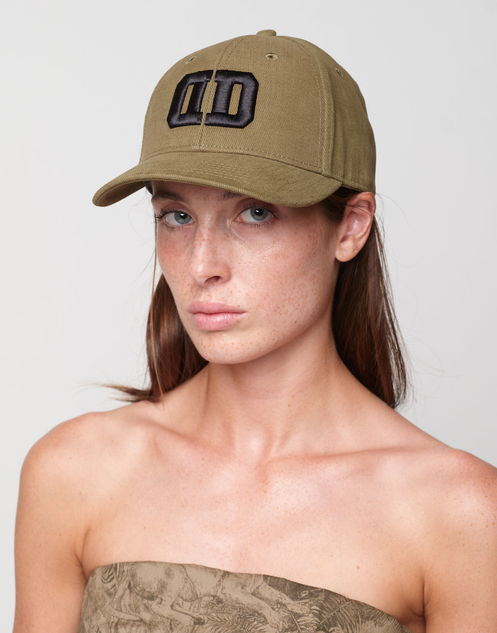 Cappello con Visiera Nero con Logo DD Ricamato Khaki