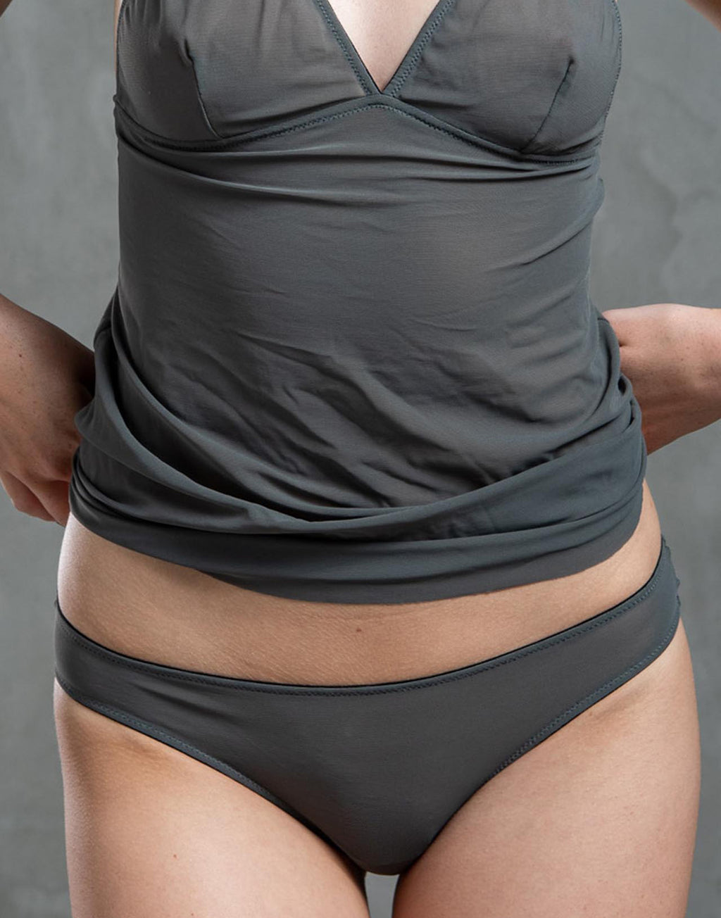 Slip a Brasiliana in Tulle Elasticizzato Grigio