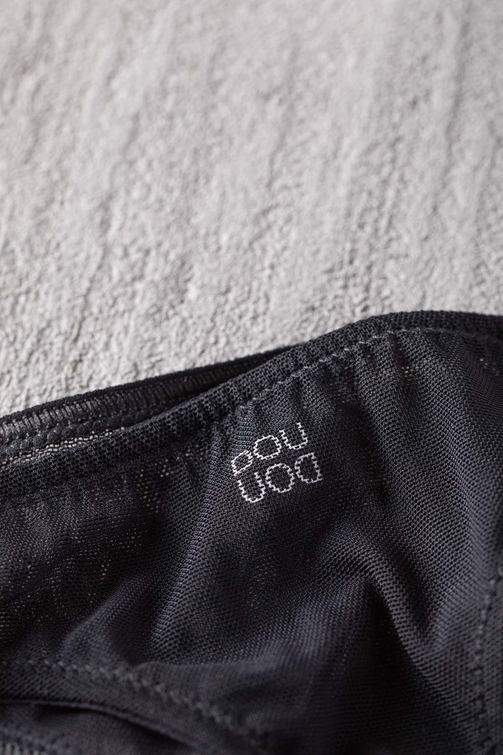 Slip a Brasiliana in Tulle Elasticizzato Nero