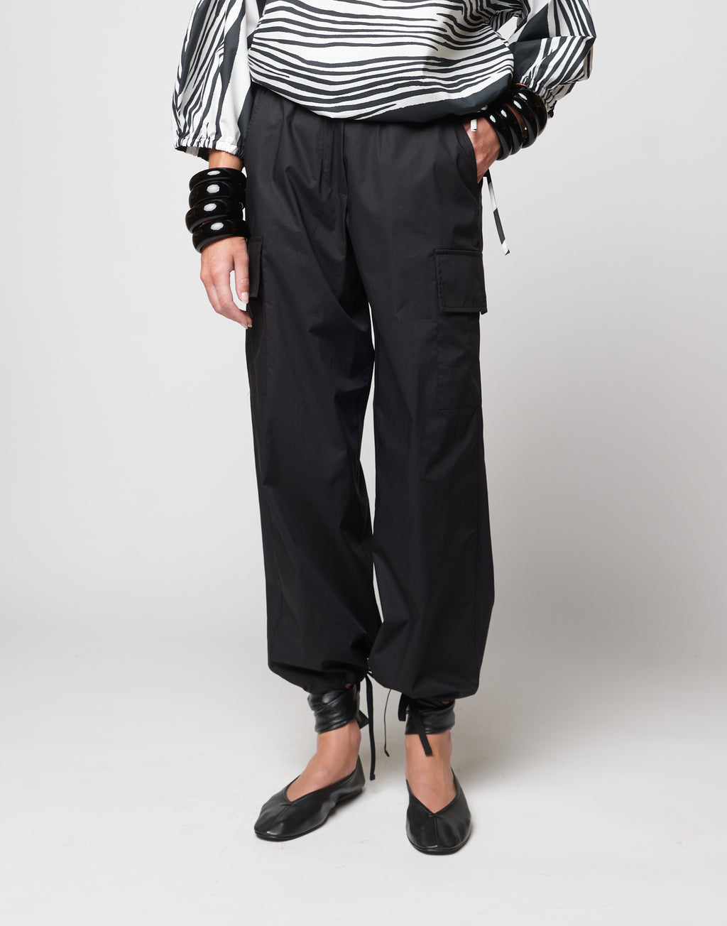 Pantaloni Cargo con Coulisse in Popeline di Cotone Neri