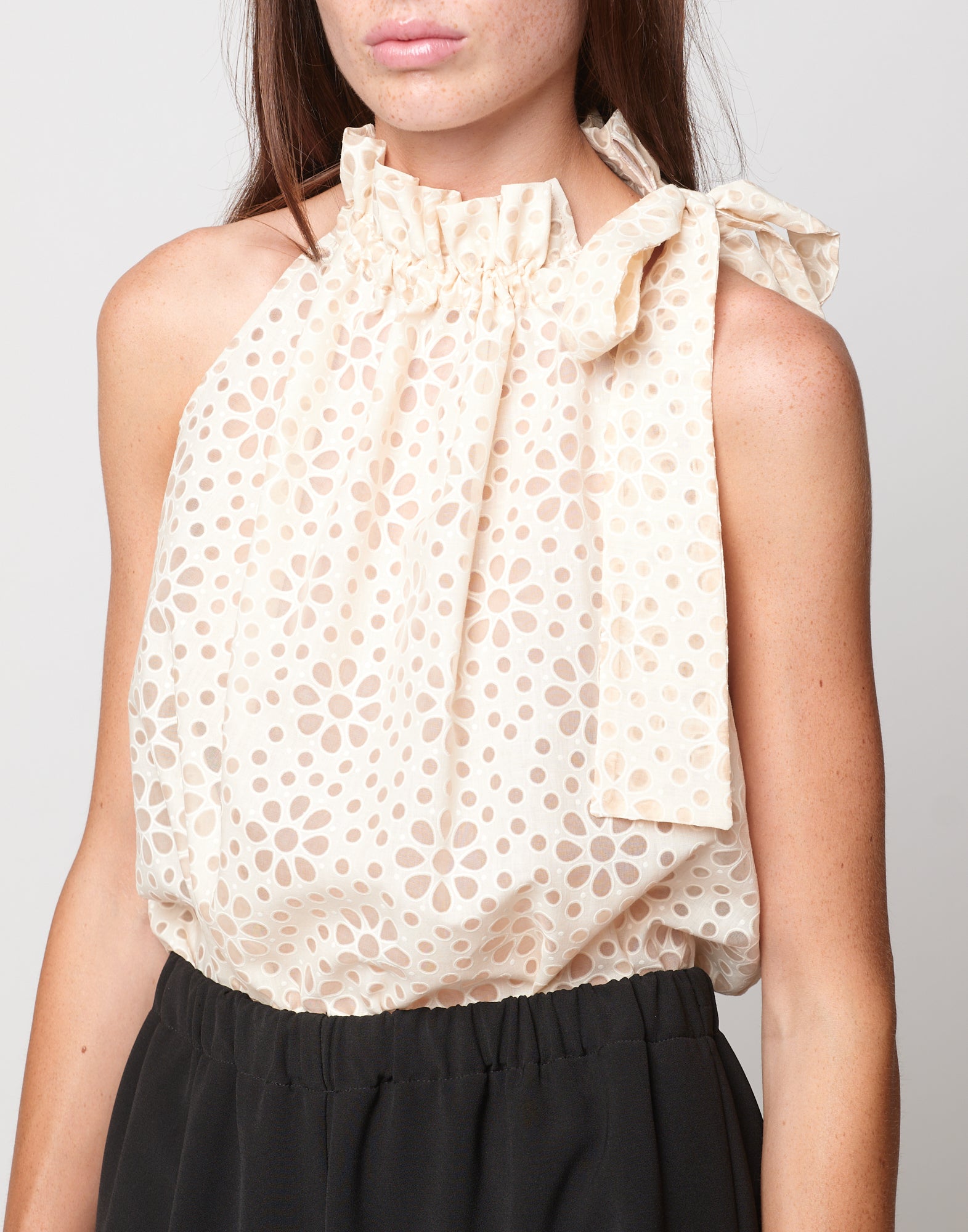 Top Halter Arricciato con Nastro in Daisy Devorè Cipria