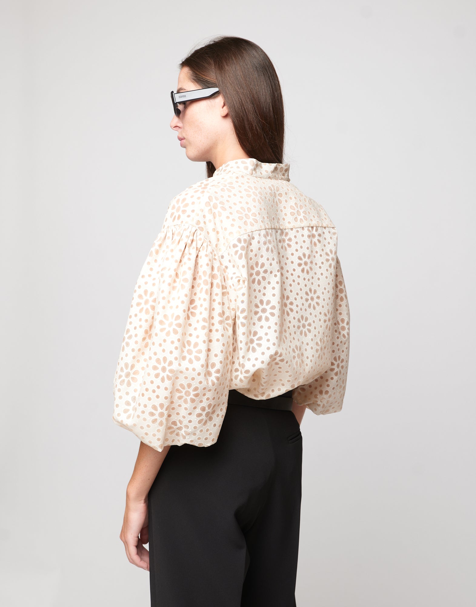 Camicia Coreana con Manica Baloon in Daisy Devorè Cipria