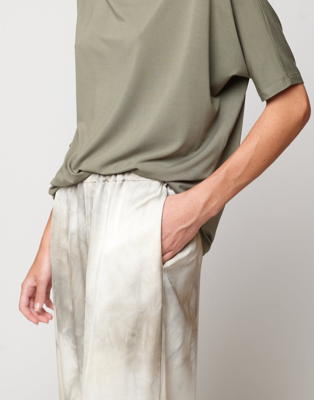 Pantaloni Wide-Leg in Viscosa Tie-Dye Pomice
