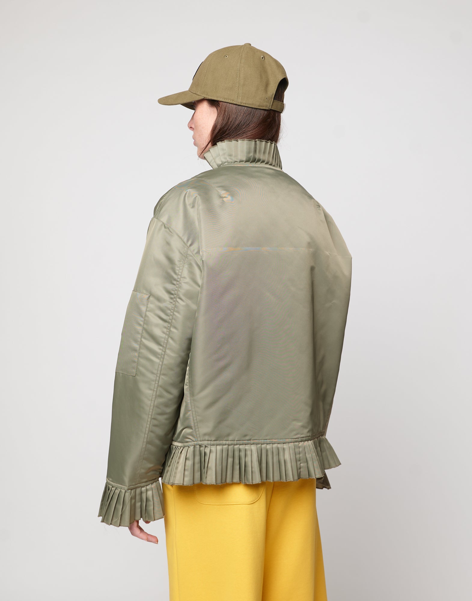 Bomber in Tecno Raso con Dettagli Plissé Salvia