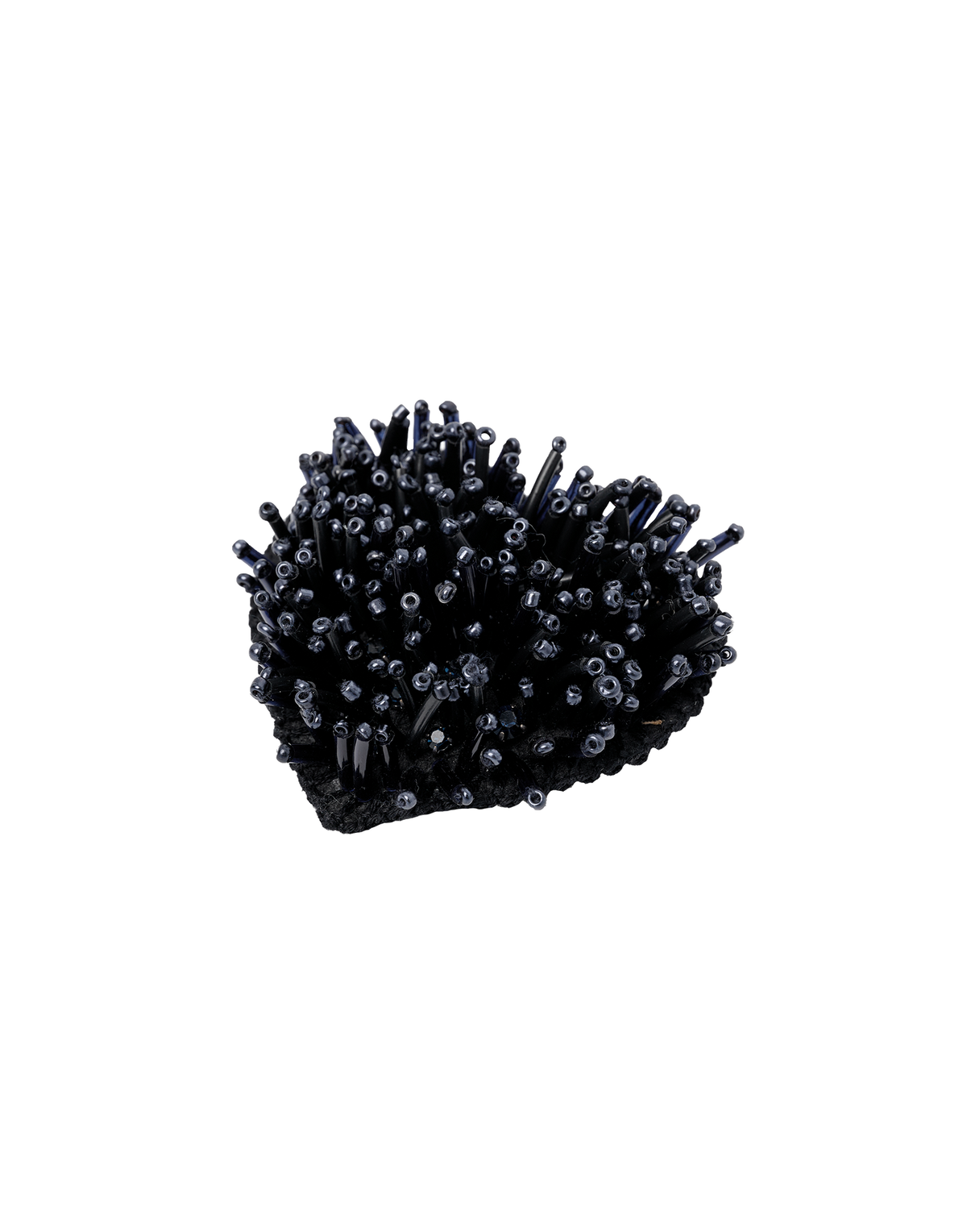 Broche cœur avec perles noires